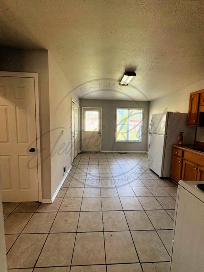 Foto del edificio - Three Bedroom Ranch with Appliances in Col...