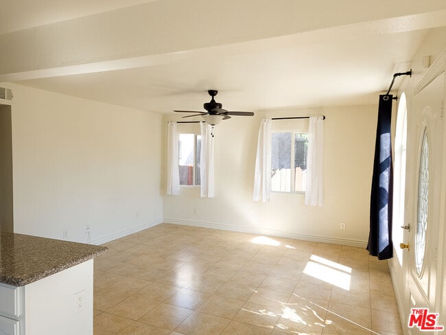 Foto del edificio - 819 E 73rd St