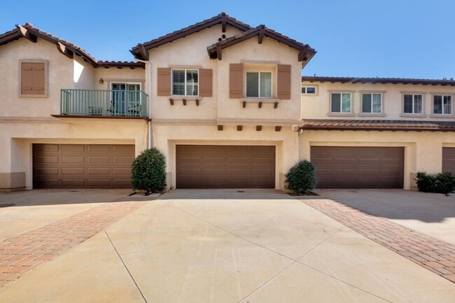 Building Photo - Charming Dos Vientos Townhome