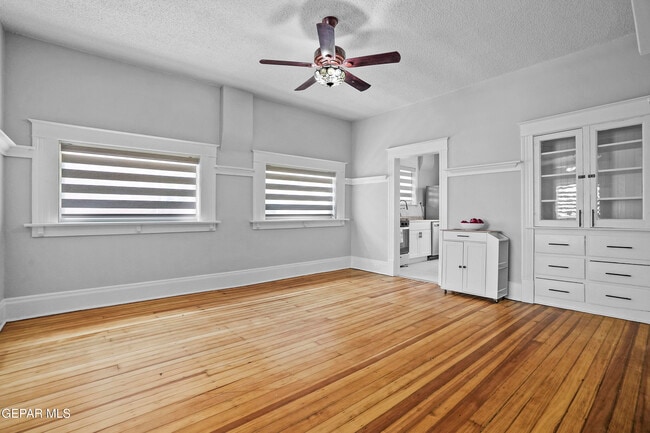 Building Photo - 305 E River Ave