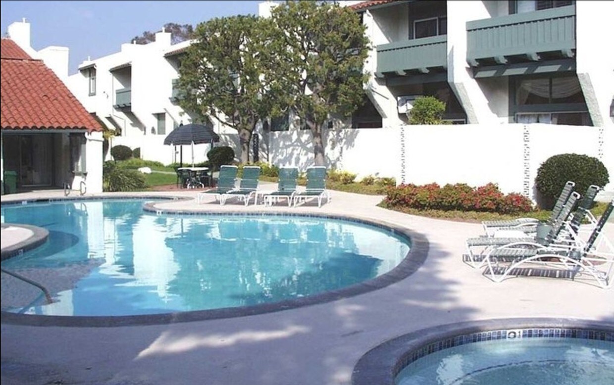 Foto del edificio - 4800 McConnell Ave