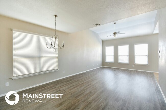 Foto del edificio - 6523 Candlecrest Ct