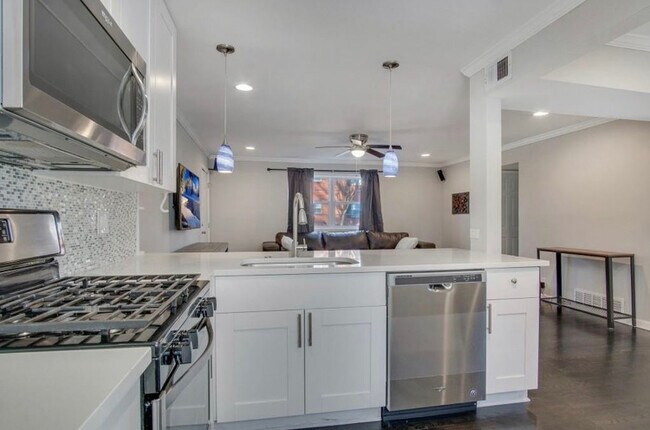 Foto del edificio - 3660 Peachtree Rd NE