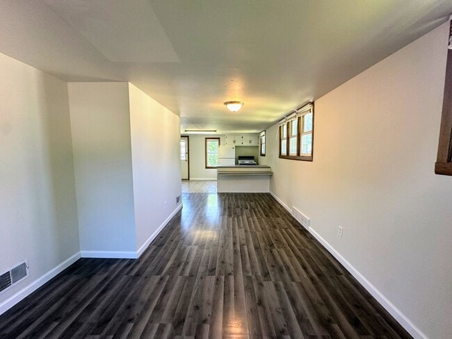 Building Photo - 1628 Deckner Ave