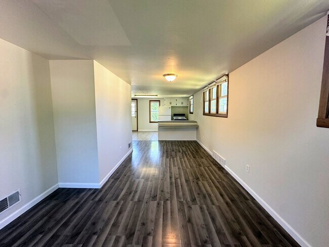 Foto del edificio - 1628 Deckner Ave
