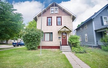 Building Photo - 724 S 3rd St