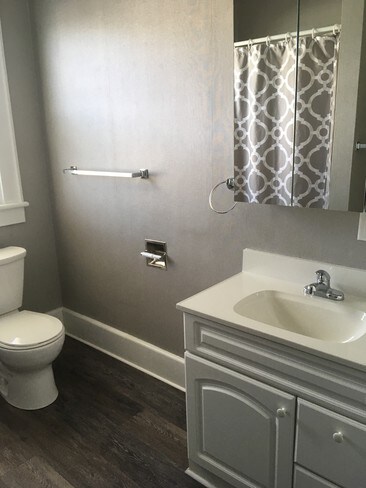 Baño - 116 Walnut St