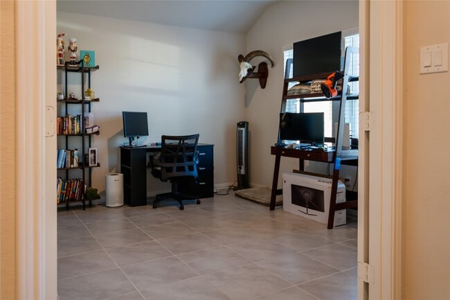 Foto del edificio - 10201 Waterwall Ln