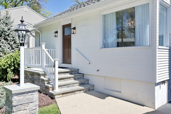 Foto del edificio - 28 Minnehaha Blvd