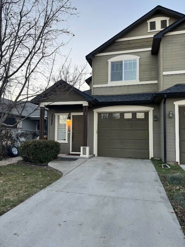 Primary Photo - 2257 S Amy Ave