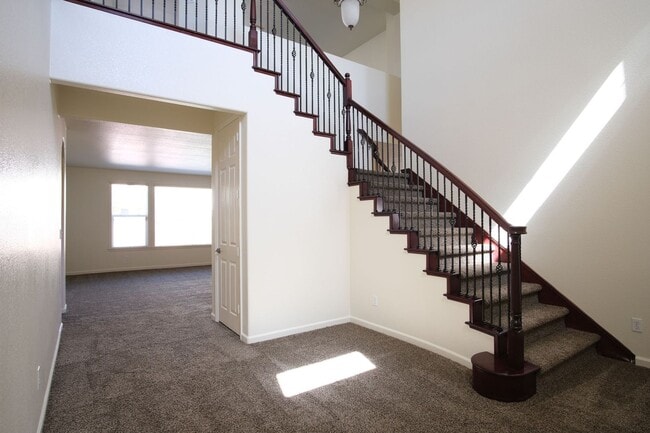 Building Photo - Gorgeous home in Ceres, Available NOW!!!