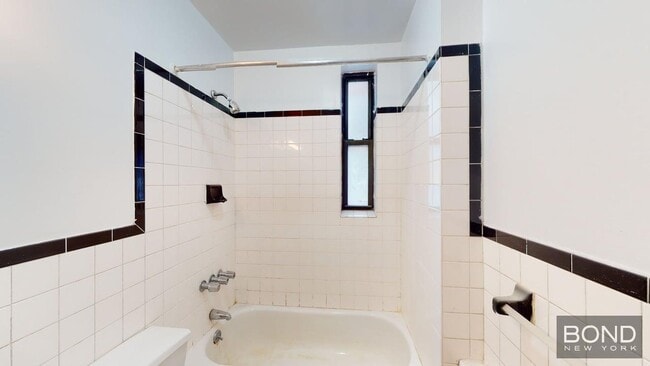 Building Photo - 415 E 73rd St