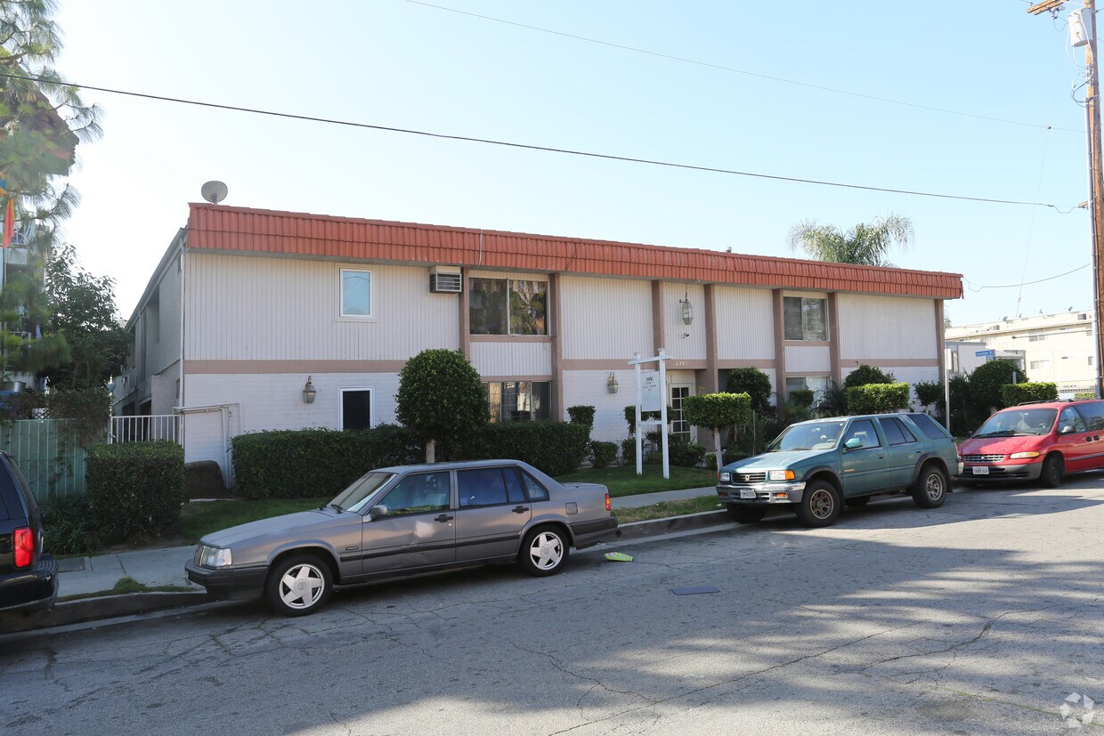 Primary Photo - 20952 Gresham St