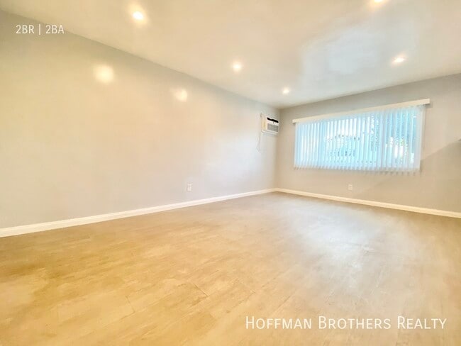 Building Photo - 825 Westbourne Dr