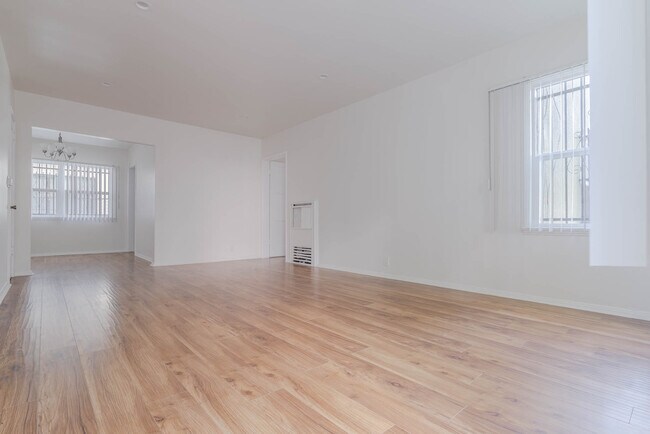 Building Photo - 2019-2021 S Sherbourne Dr