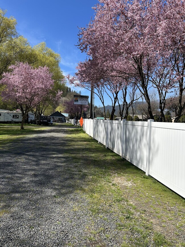 Foto del edificio - 85 Canoe Cp Lp