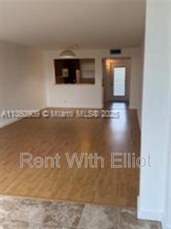 Foto del edificio - 1811 Sabal Palm Dr