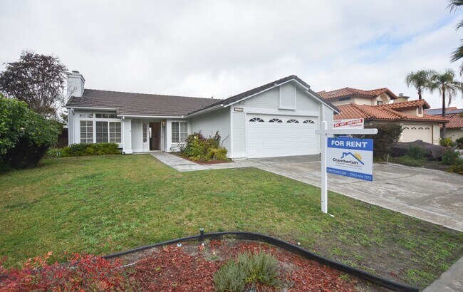 Building Photo - Cute Single Story Oceanside Home!