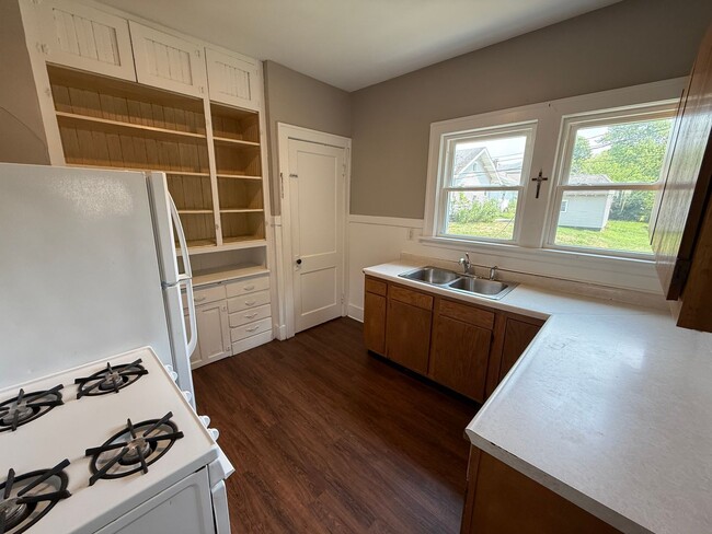 Building Photo - 4 Bedroom, 1 Bath house on Campus