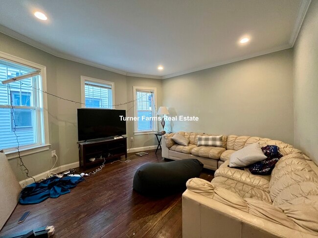 Building Photo - 47 Beech Glen St