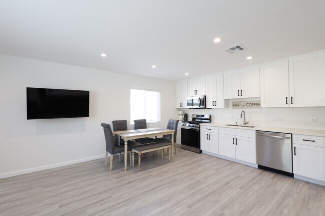 Foto del edificio - 18623 Bryant St