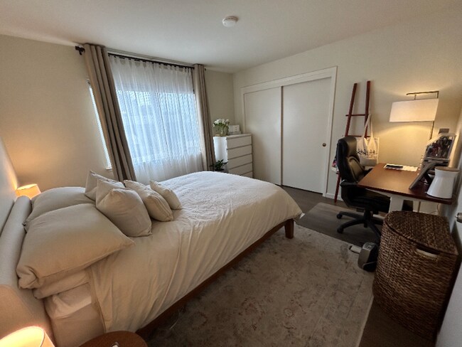 Building Photo - 645 Middle Rd