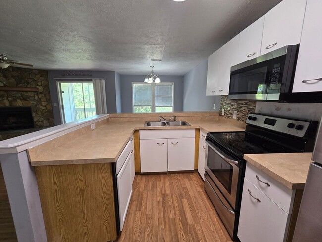 Building Photo - 6752 Willowbrook Dr