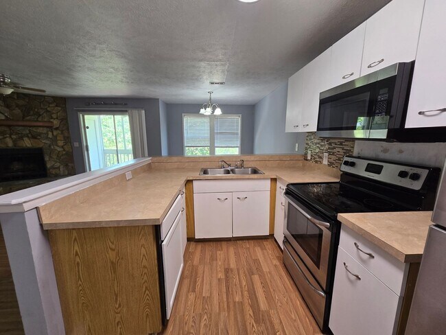 Foto del edificio - 6752 Willowbrook Dr