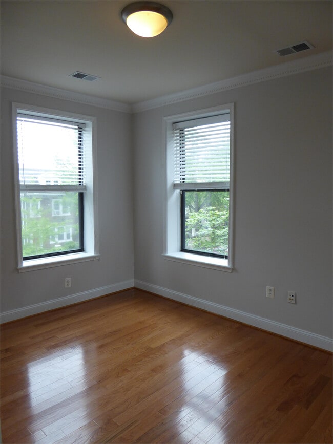 Building Photo - 1437 Spring Rd NW