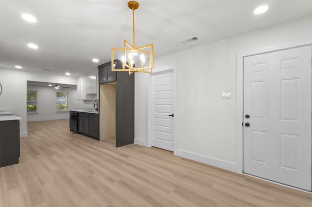 Foto del edificio - 235 Softwood Dr