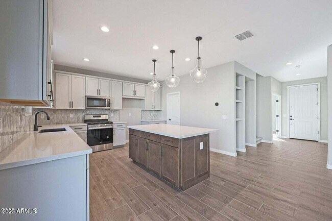 Building Photo - 10988 Pierce St