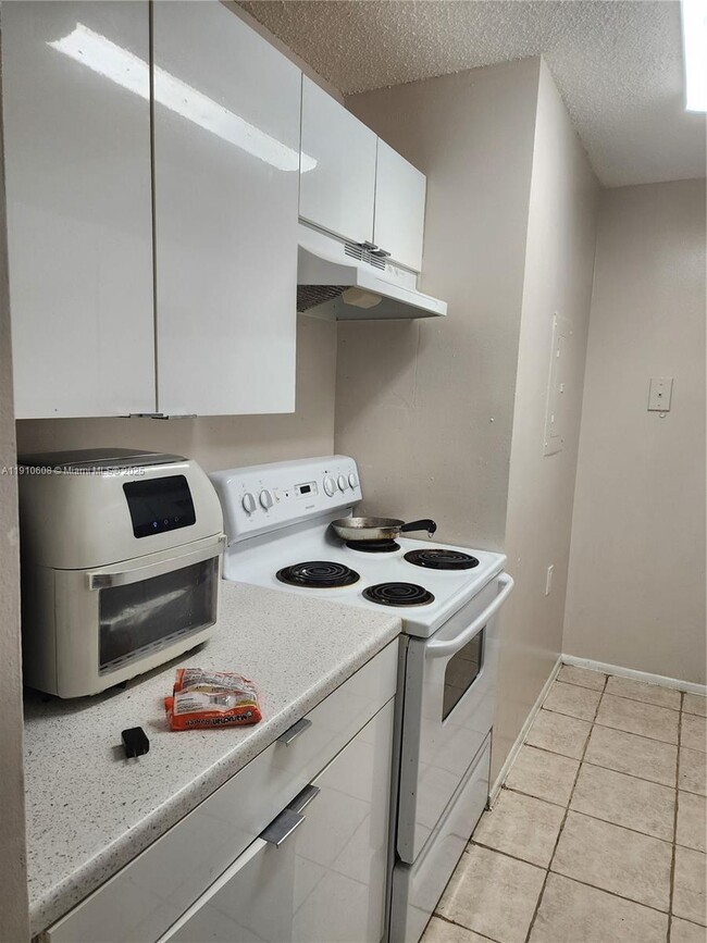 Building Photo - 1174 Lake Terry Dr