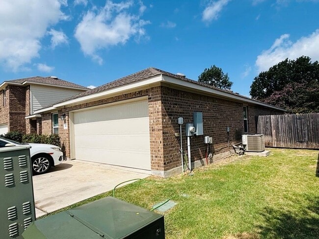 Building Photo - 1410 Walden Pond Dr
