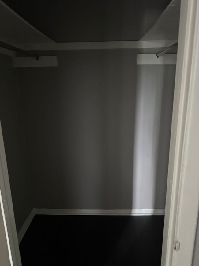 Foto del edificio - Nice 2 Bedroom 1 Bath Apartment above a salon. 1 Level