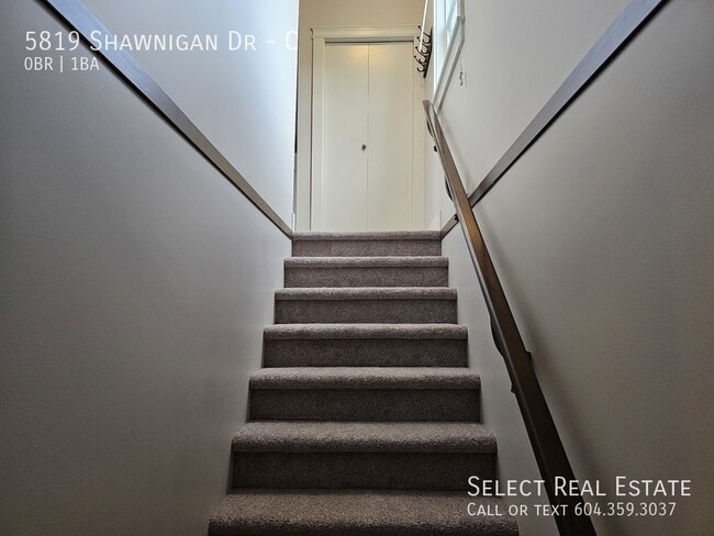 Building Photo - 5819 Shawnigan Dr