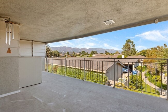 Building Photo - Desirable Encina Royale