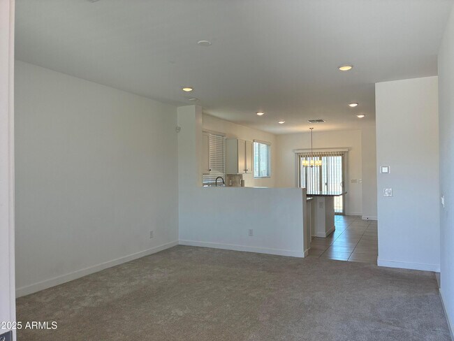 Foto del edificio - 16878 W Diana Ave