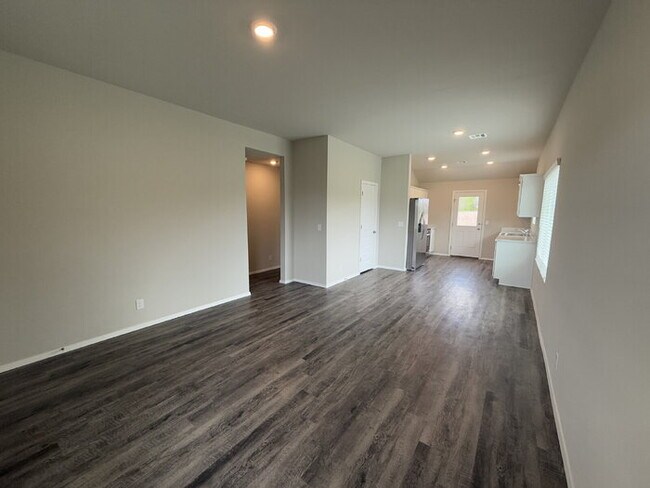 Building Photo - 3 Bed, 2 Bath Home in Beggs