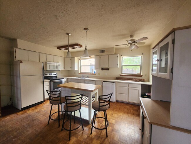 Building Photo - 1025 Lynch Ct NW
