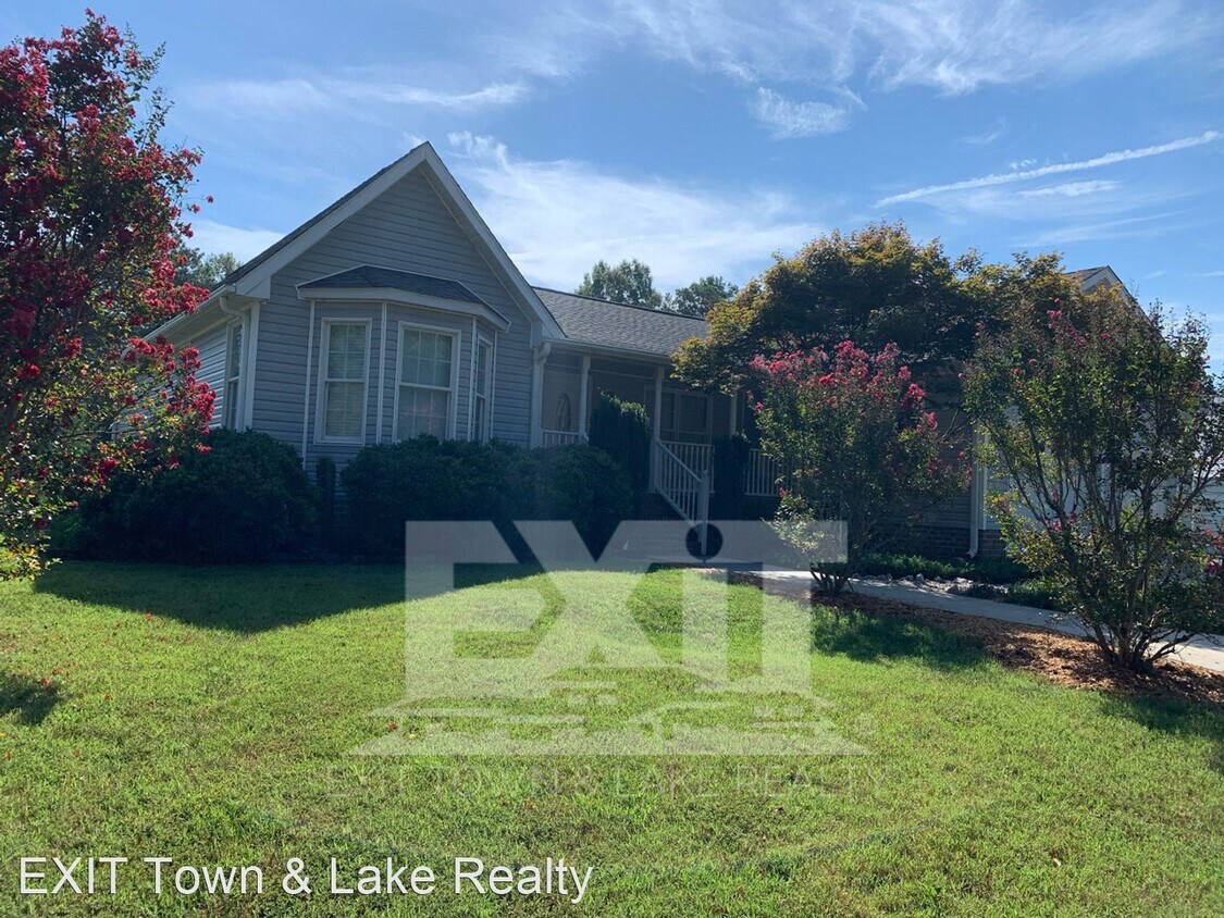 Primary Photo - 3 br, 2 bath House - 74 Longwood Dr - 74 L...