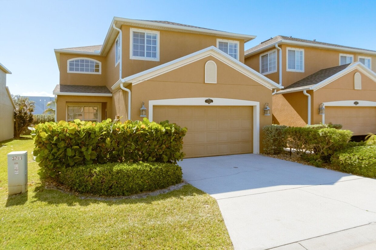 Foto principal - 3701 Titanic Cir