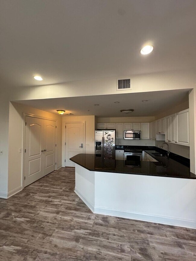 Foto del edificio - Stylish 2BR Condo in Braintree