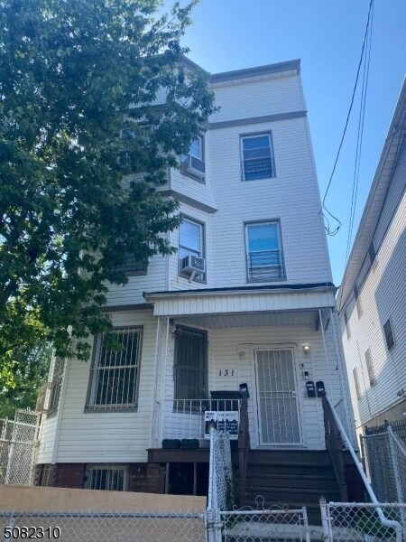 Primary Photo - 131 Ridgewood Ave