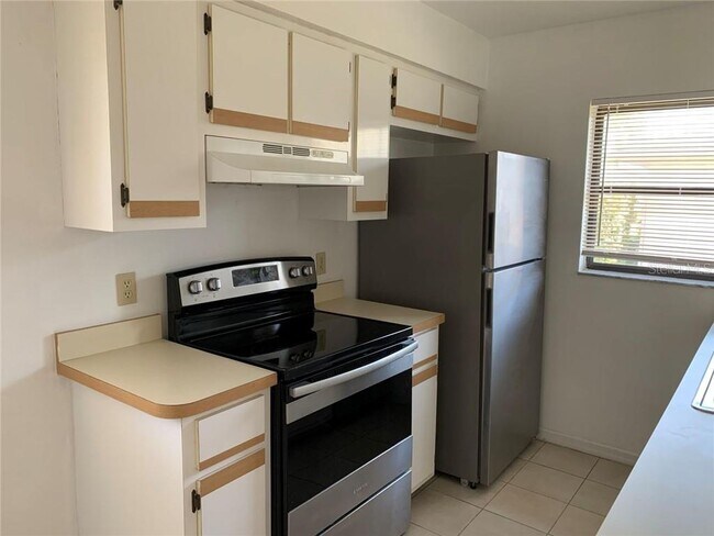 Foto del edificio - 24540 Harbor View Rd