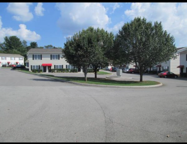 Building Photo - 402 Willington Manor