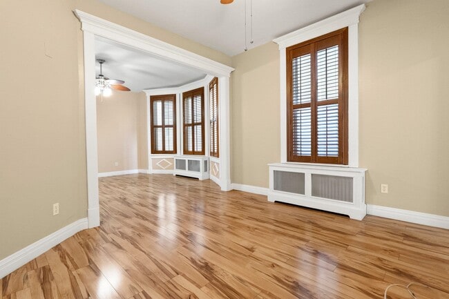 Foto del edificio - 302 Clerk St