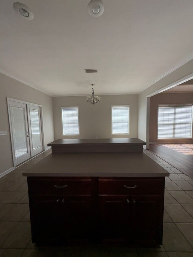 Building Photo - Cotton Creek!!!