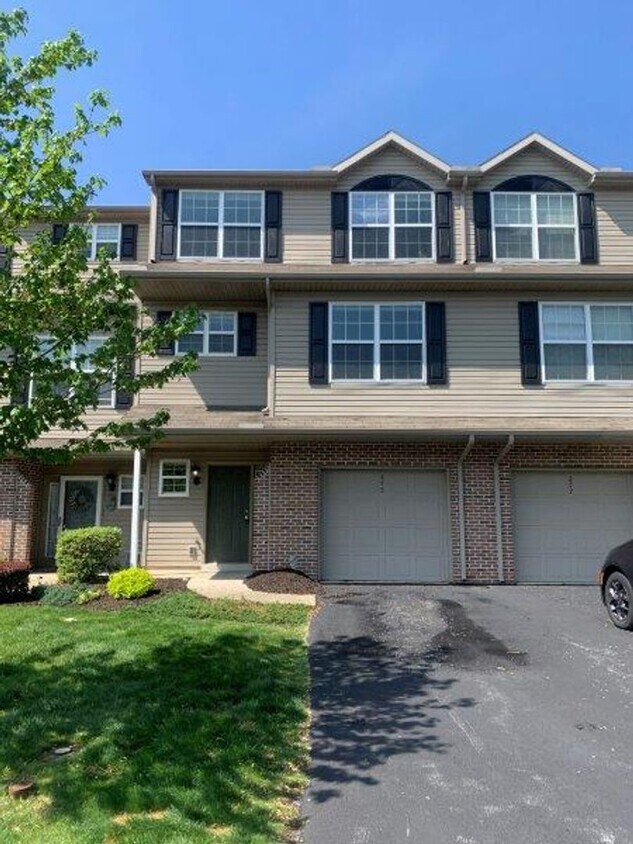 Primary Photo - 275 Thrush Dr