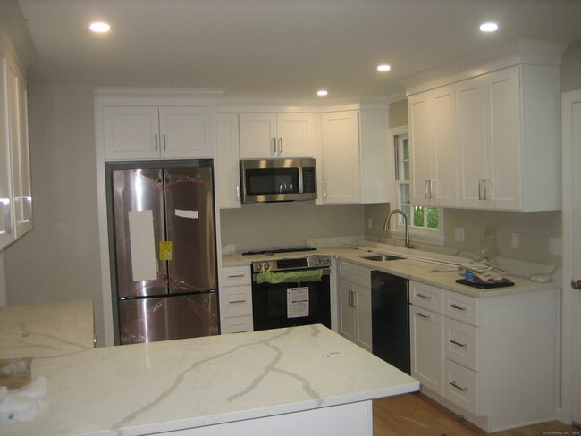 Building Photo - 17 Silver Lakes Dr