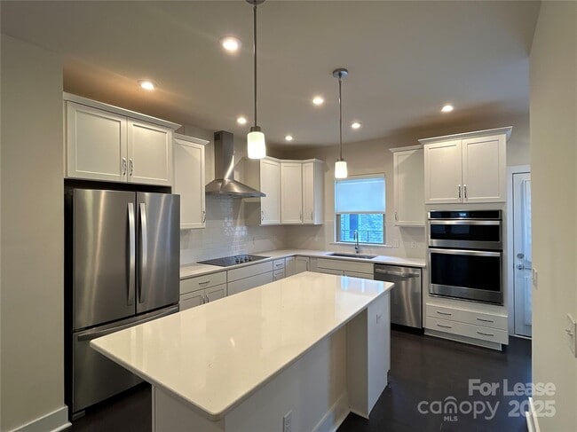 Building Photo - 15033 New Amsterdam Ln